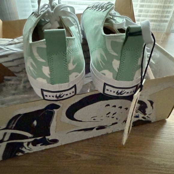 McQ Alexander McQueen Mint Green Sneakers NWT size 11/42 - Picture 3 of 6